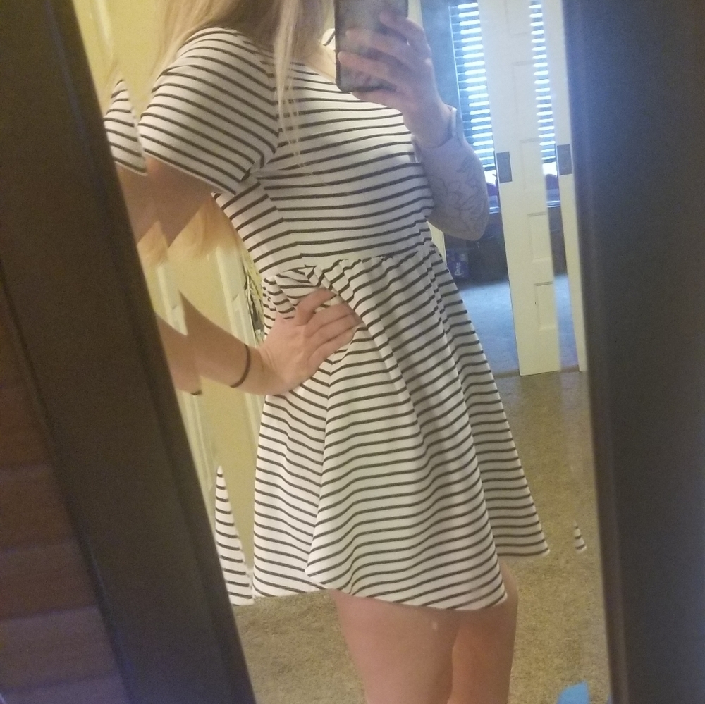 Dress - Picture 8 of 8